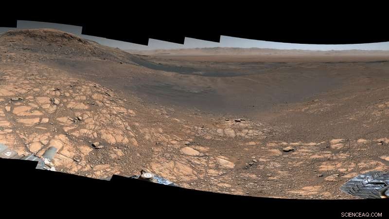 Curiosity Rover Captures Unprecedented High-Resolution Mars Panorama