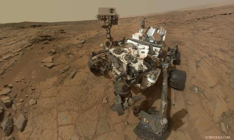 Curiosity Rover Detects Organic Molecules Hinting at Early Martian Life: Study
