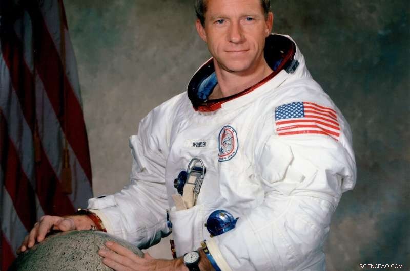 Apollo 15 Astronaut Al Worden, the Moon-Circling Pioneer, Dies at 88