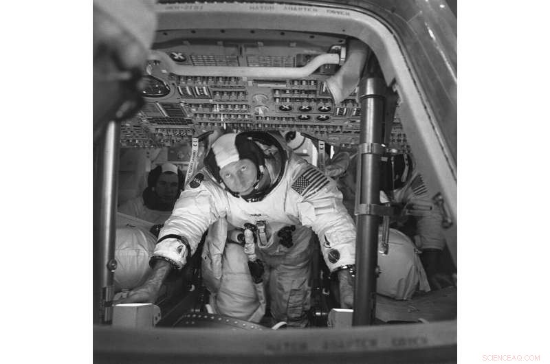 Apollo 15 Astronaut Al Worden, the Moon-Circling Pioneer, Dies at 88