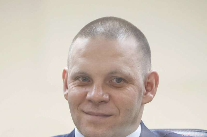 Space Crew Welcomes New Members with Hugs Amid Pandemic