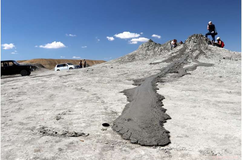 Scientists Solve Mystery of Mars  Lava-like Flows: It s Mud, Not Lava