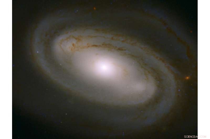 Hubble Captures Stunning Barred Spiral Galaxy NGC 3895 in Ursa Major