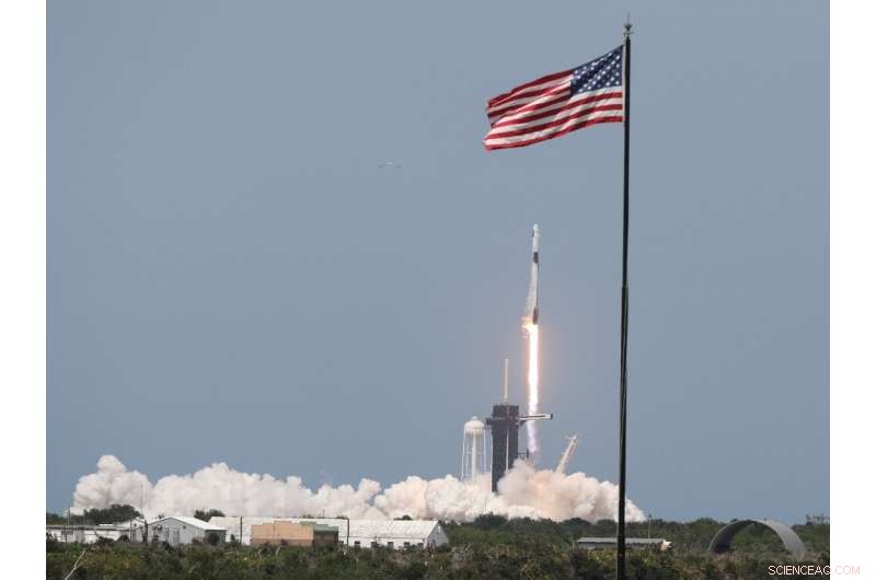 Russia Puzzled by US Space Fever as Musk Teases Moscow and Trump Promises to Beat It to Mars