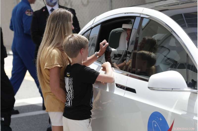 SpaceX Falcon 9 Launches NASA Astronauts Doug Hurley and Bob Behnken to Orbit – Historic First from U.S. Soil