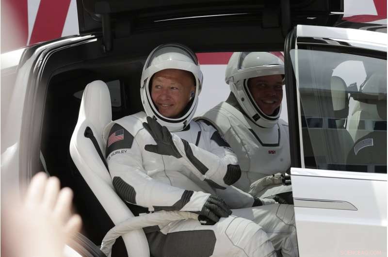 SpaceX Falcon 9 Launches NASA Astronauts Doug Hurley and Bob Behnken to Orbit – Historic First from U.S. Soil