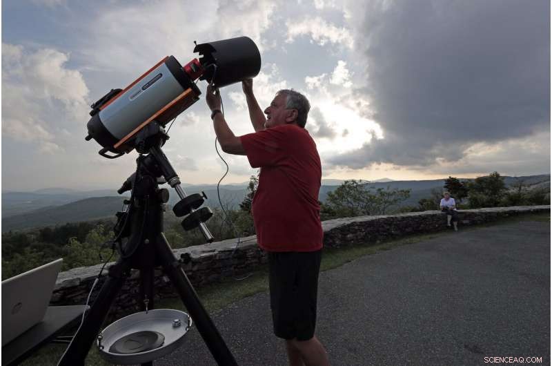 How to Photograph Comet Neowise: Patience and Strategic Placement