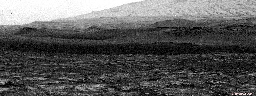 Curiosity Rover Captures Dust Devil as Summer Nears Gale Crater