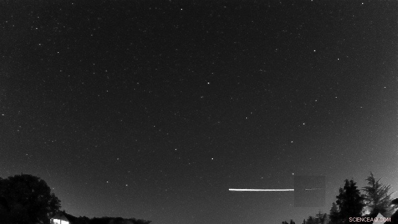 Rare Earth‑Grazing Meteoroid Skips Through Atmosphere – Stunning Video