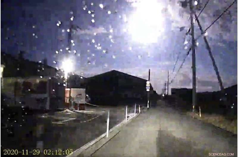 Brightly Burning Meteor Captivates Viewers Across Japan