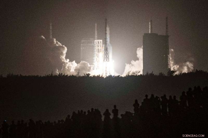 China’s Chang’e‑5 Probe Lands on Moon, Begins Sample Retrieval