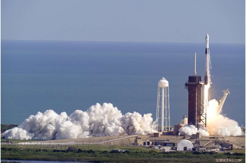 SpaceX Launches Dual Dragon Spacecraft to Resupply ISS