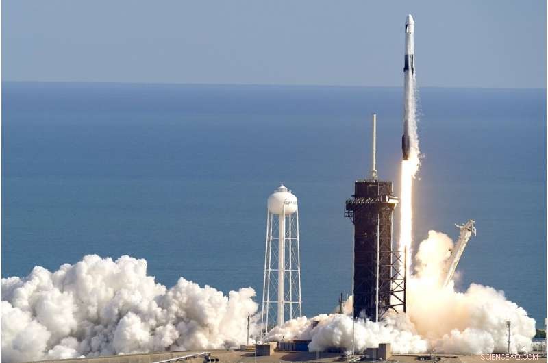 SpaceX Launches Dual Dragon Spacecraft to Resupply ISS