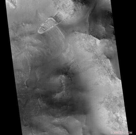Mars Remains Active: New Landslide Detected in Nili Fossae