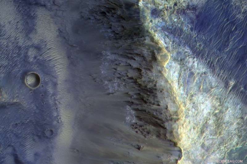 High-Resolution CaSSIS Image of a Martian Crater Rim
