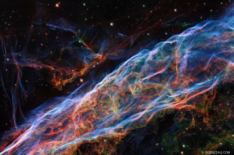 Hubble Space Telescope Reveals New Details of the Veil Nebula