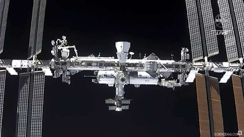 SpaceX Dragon Docking Brings Record-Breaking Crowd to the ISS