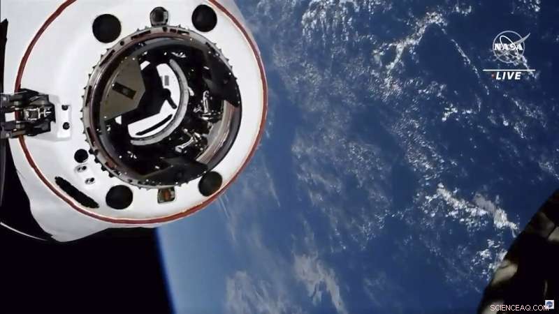 SpaceX Dragon Docking Brings Record-Breaking Crowd to the ISS