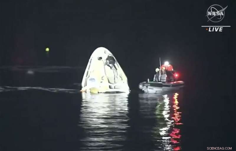 SpaceX Safely Lands 4 ISS Astronauts in Historic Nighttime Splashdown