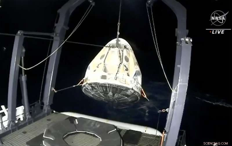 SpaceX Safely Lands 4 ISS Astronauts in Historic Nighttime Splashdown