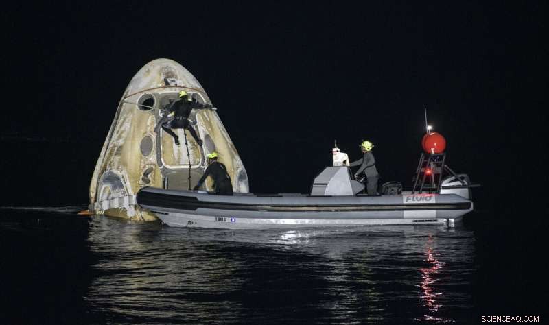 SpaceX Safely Lands 4 ISS Astronauts in Historic Nighttime Splashdown