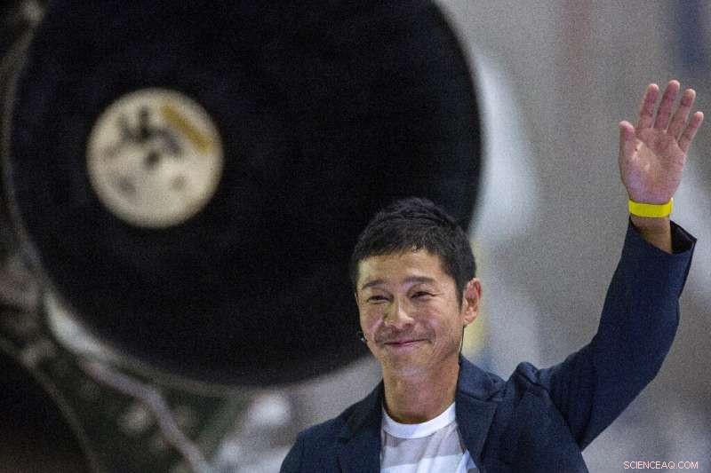 Russia Launches Film Crew & Japanese Billionaire to ISS in December