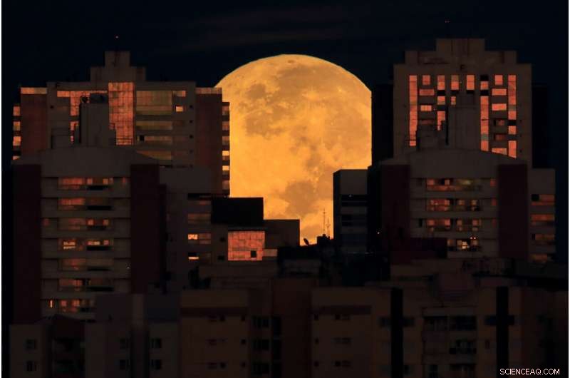 Experience the Spectacular Super Blood Moon Eclipse Over Sanur Beach, Bali