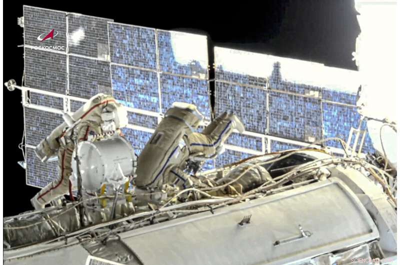 Russians Complete 7‑Hour Spacewalk to Replace Batteries on ISS