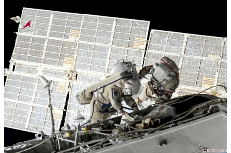 Russians Complete 7‑Hour Spacewalk to Replace Batteries on ISS