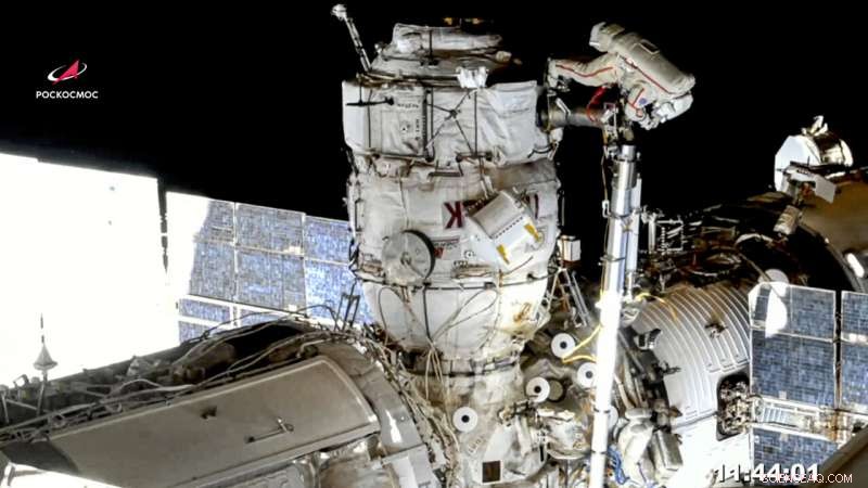Russians Complete 7‑Hour Spacewalk to Replace Batteries on ISS