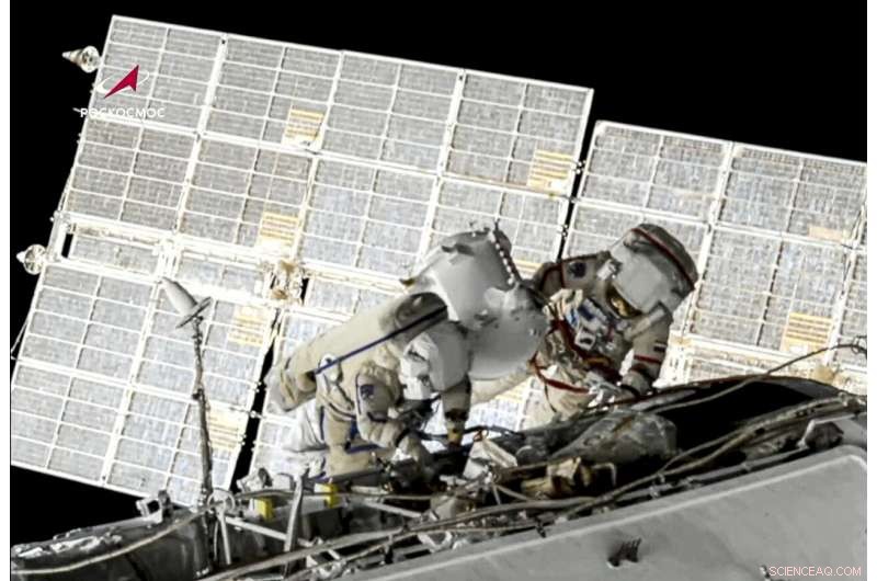 Russians Complete 7‑Hour Spacewalk to Replace Batteries on ISS