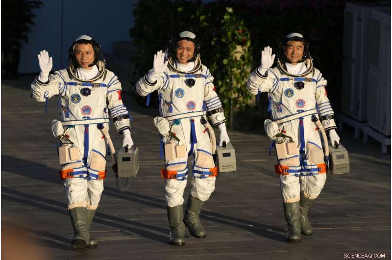 Crew Begins Life on China s New Space Station