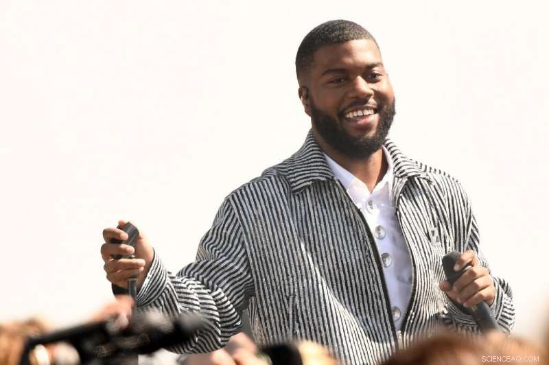 Celebration After Branson s First Spaceflight: Champagne Toast and Celebrity Applause