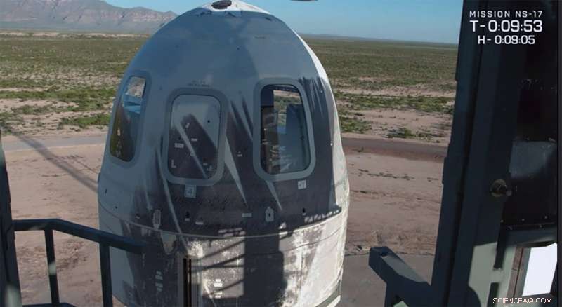 Blue Origin Launches Painted Capsule & Moon Landing Test to Space