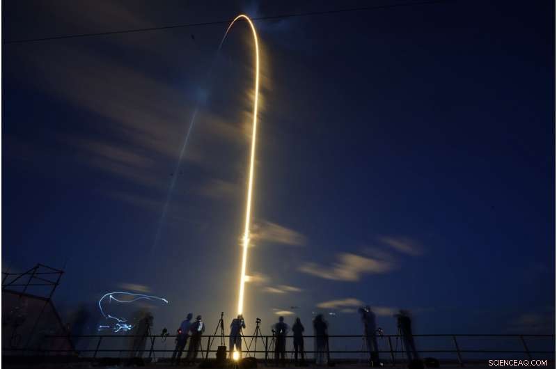 SpaceX Successfully Launches Four Amateurs on Private Earth-Circling Mission