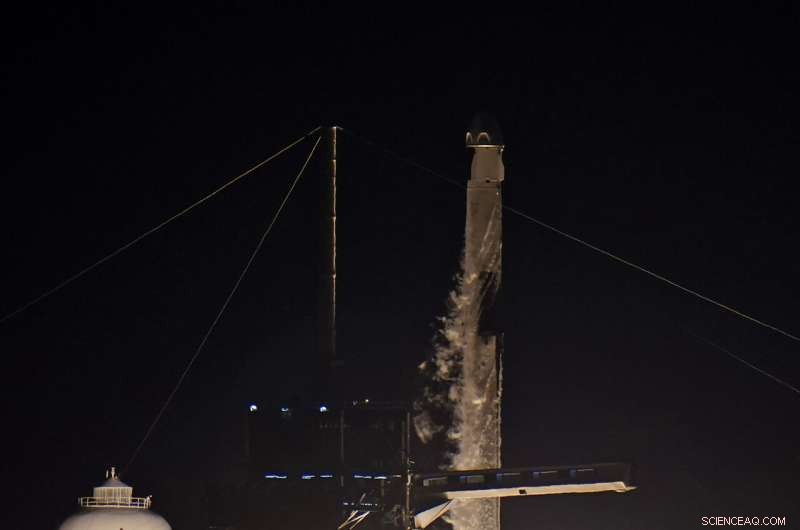 SpaceX Successfully Launches Four Amateurs on Private Earth-Circling Mission