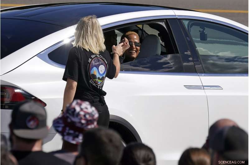 SpaceX Successfully Launches Four Amateurs on Private Earth-Circling Mission