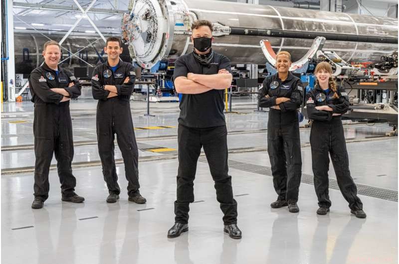Tom Cruise Receives Exclusive Preview of SpaceX’s First Private Crew on Inspiration4