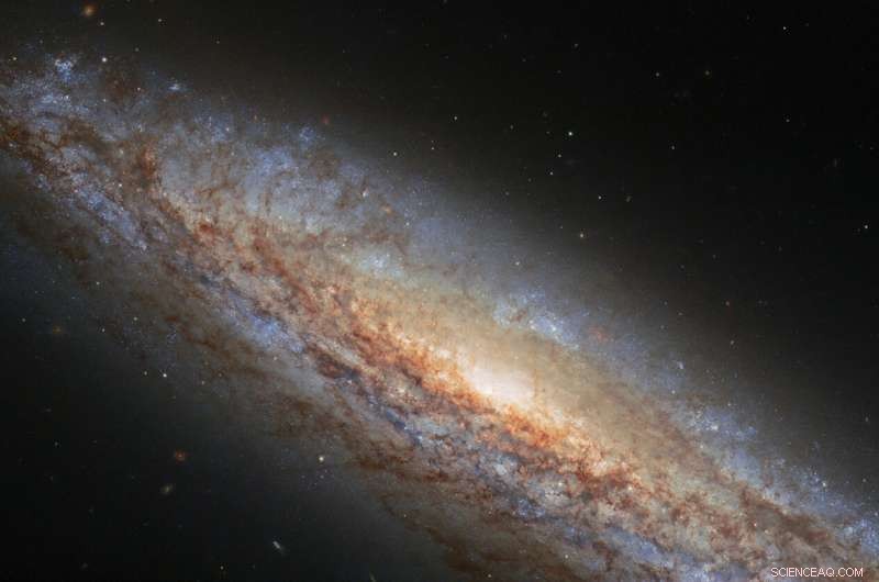 Hubble Reveals Intense Starburst in Spiral Galaxy NGC 4666