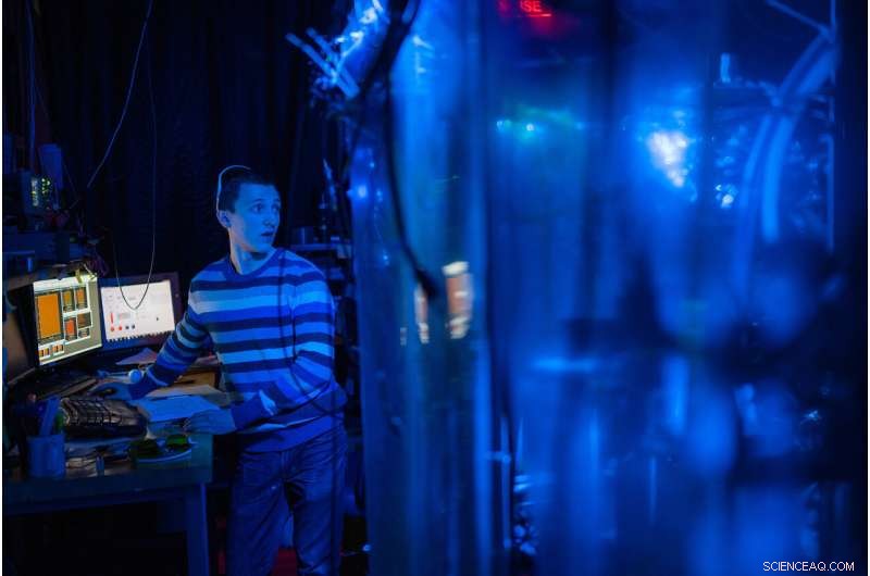 Rice University Quantum Simulator Reveals Electrons’ Spin-Charge Separation in 1D