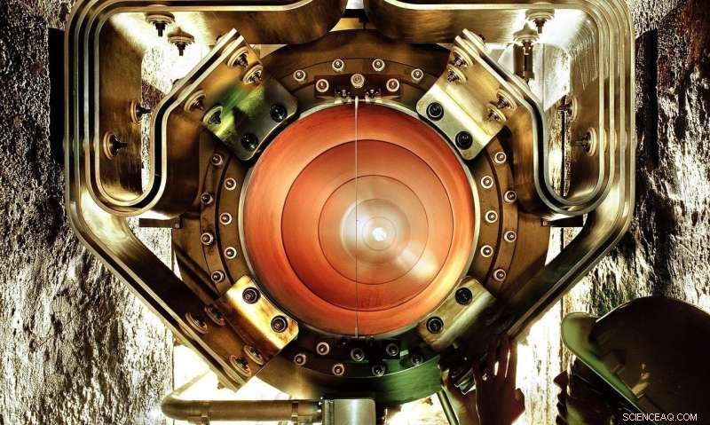 Borexino Team Demonstrates Directional and Energy Sensitivity in Solar Neutrino Detection