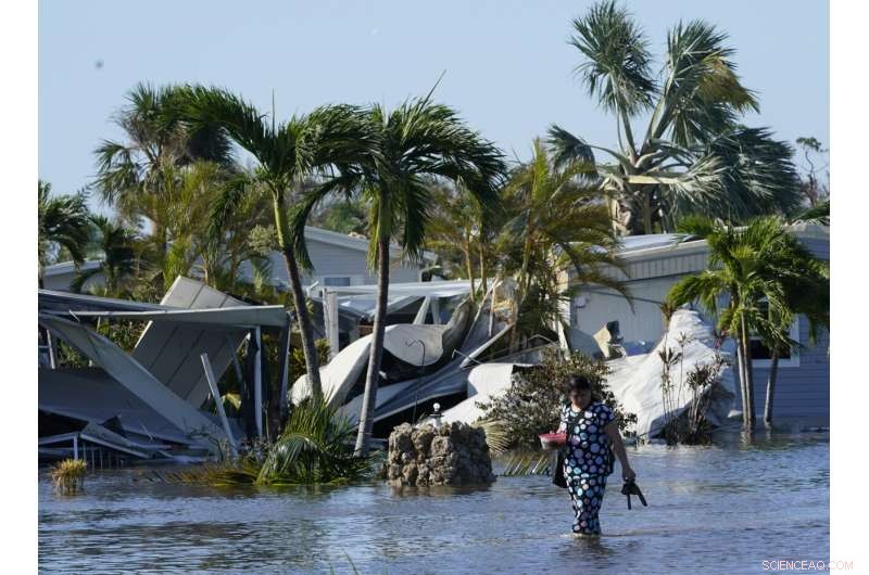Florida Struggles With Flooding as Hurricane Ian Approaches South Carolina