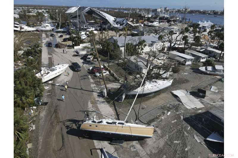 Florida Struggles With Flooding as Hurricane Ian Approaches South Carolina