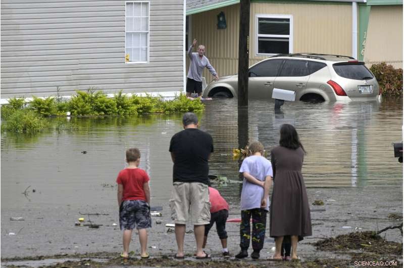 Florida Struggles With Flooding as Hurricane Ian Approaches South Carolina