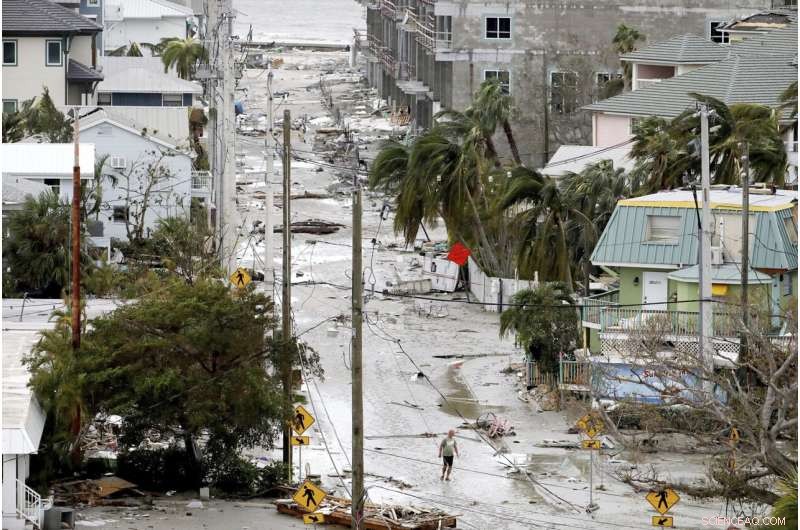 Florida Struggles With Flooding as Hurricane Ian Approaches South Carolina