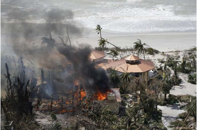 Florida Struggles With Flooding as Hurricane Ian Approaches South Carolina