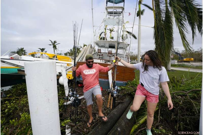 Florida Struggles With Flooding as Hurricane Ian Approaches South Carolina