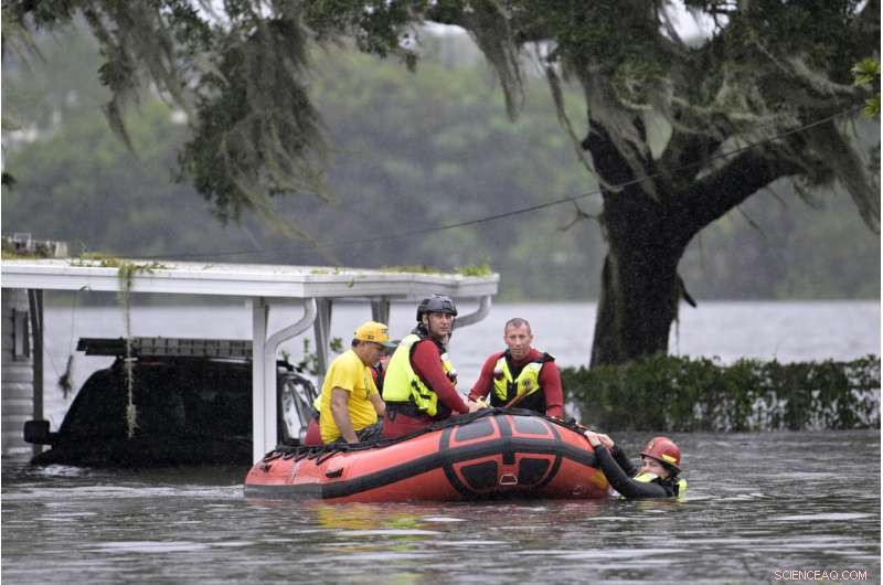 Florida Struggles With Flooding as Hurricane Ian Approaches South Carolina