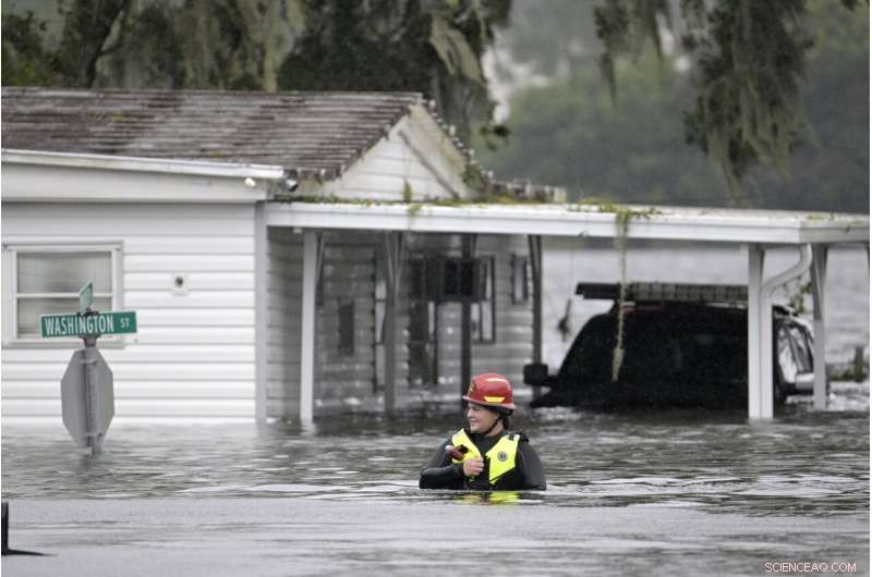 Florida Struggles With Flooding as Hurricane Ian Approaches South Carolina