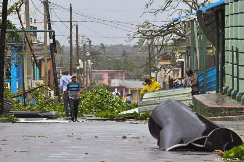 Hurricane Ian Intensifies Toward Catastrophic Category 5, Threatening Florida
